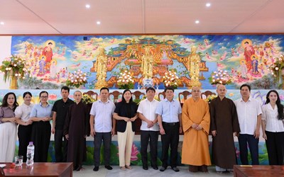 Tiếp tục tuyên truyền các quy định của pháp luật về tín ngưỡng, tôn giáo, bảo vệ môi trường, ứng phó với biến đổi khí hậu